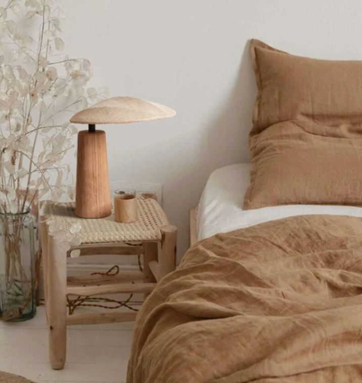 SOLID WOODEN TABLE LAMP