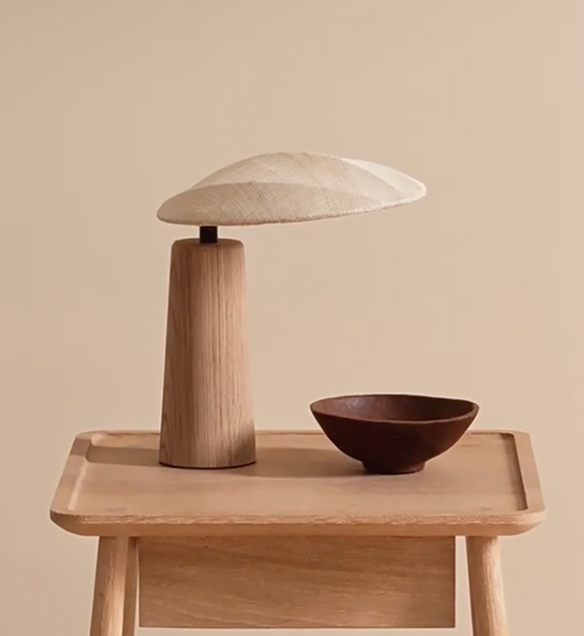 SOLID WOODEN TABLE LAMP